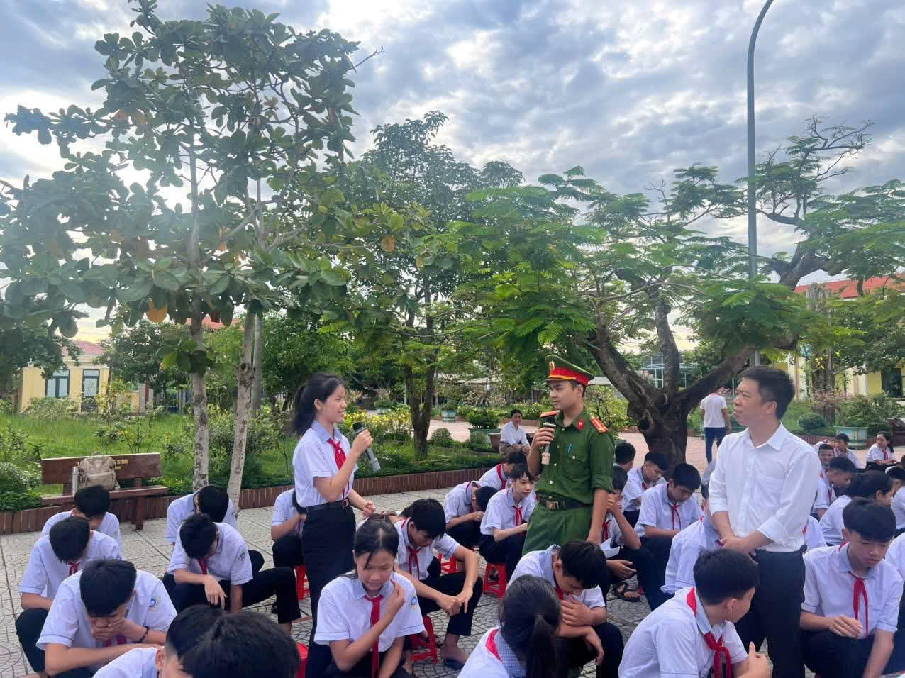 Từ cơ sở, Công an xã Trung Thuần chú trọng tuyên truyền, giáo dục pháp luật, chủ động phòng ngừa vi phạm trong thanh thiếu niên. (Ảnh: M.P)