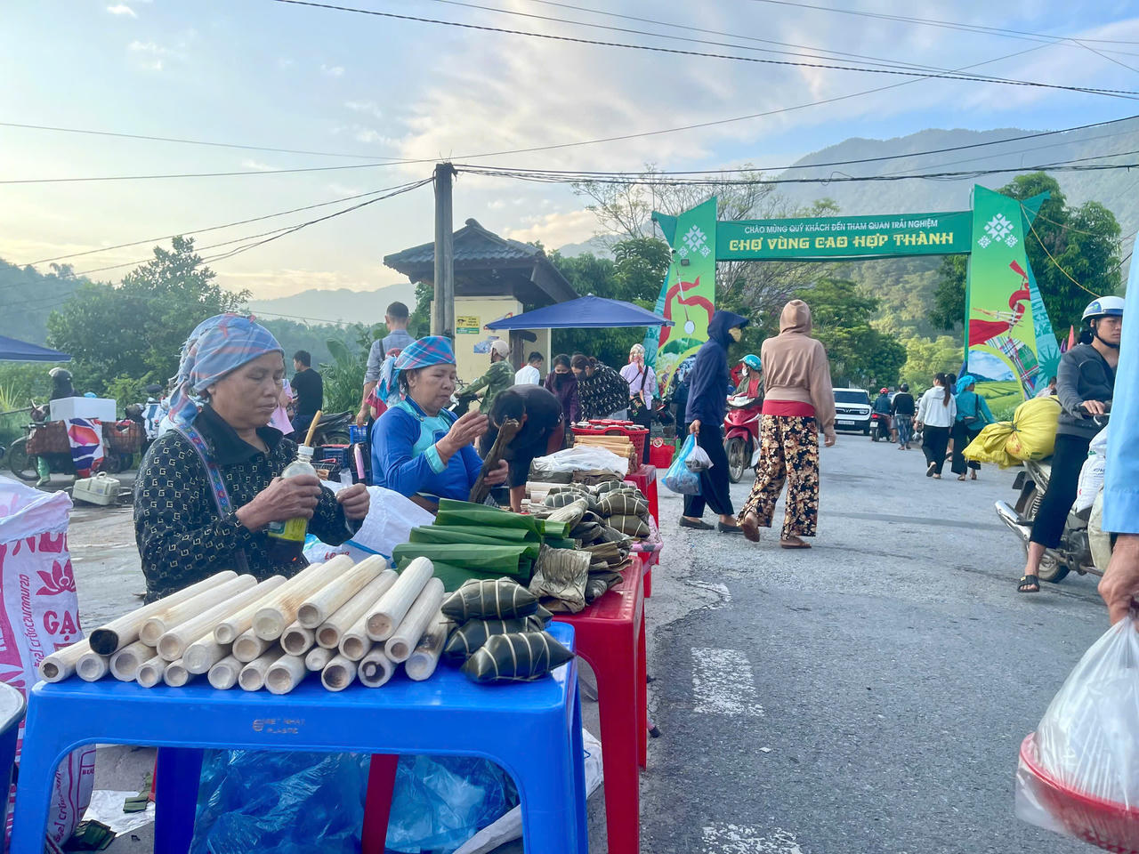 Chợ phiên vùng cao Hợp Thành - Nơi giao thoa giữa sắc màu văn hóa và nhịp sống vùng cao