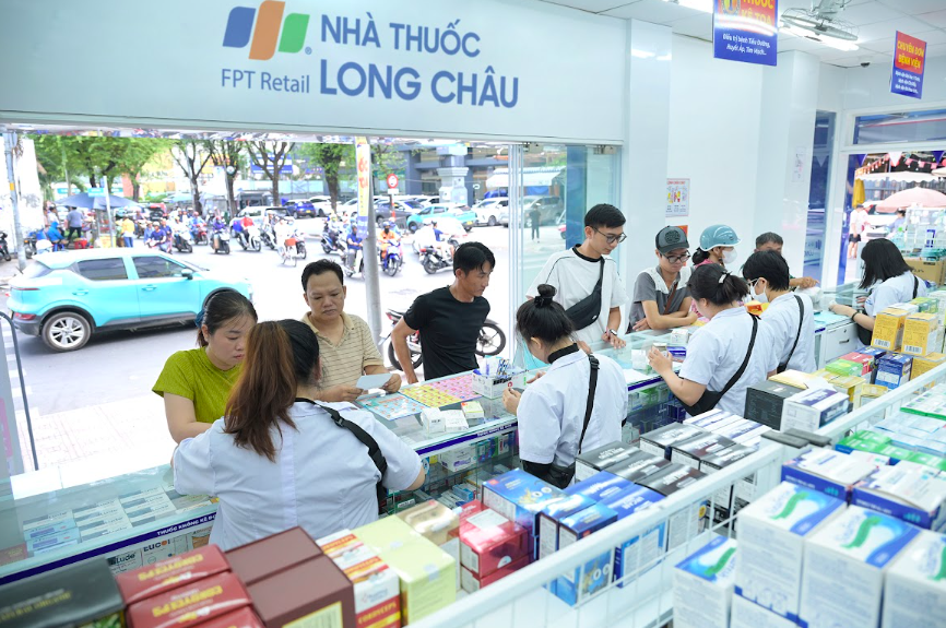 Mạng lưới Long Châu phủ rộng từ đô thị đến vùng xa, đưa sản phẩm và dịch vụ chăm sóc sức khỏe chất lượng đến gần hơn với người dân.