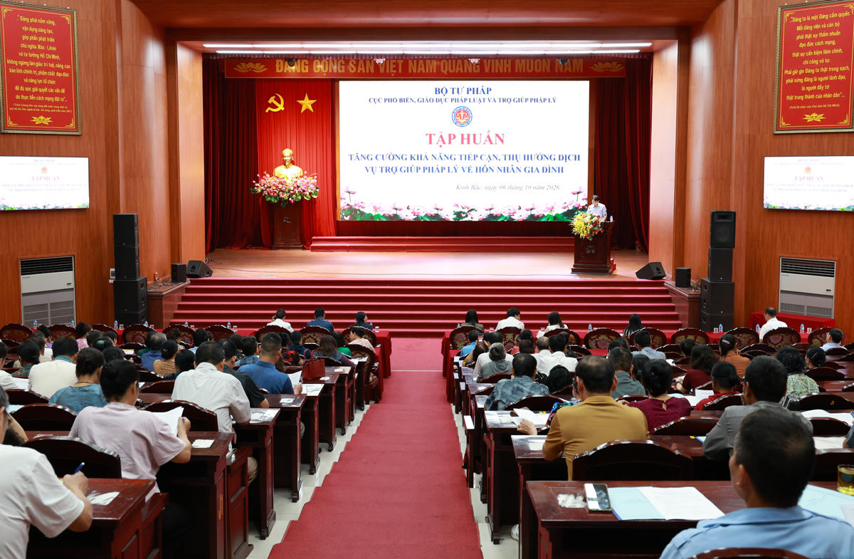 Tập huấn trợ giúp pháp lý về hôn nhân và gia đình cho gần 400 đại biểu của phường Kinh Bắc (Bắc Ninh)