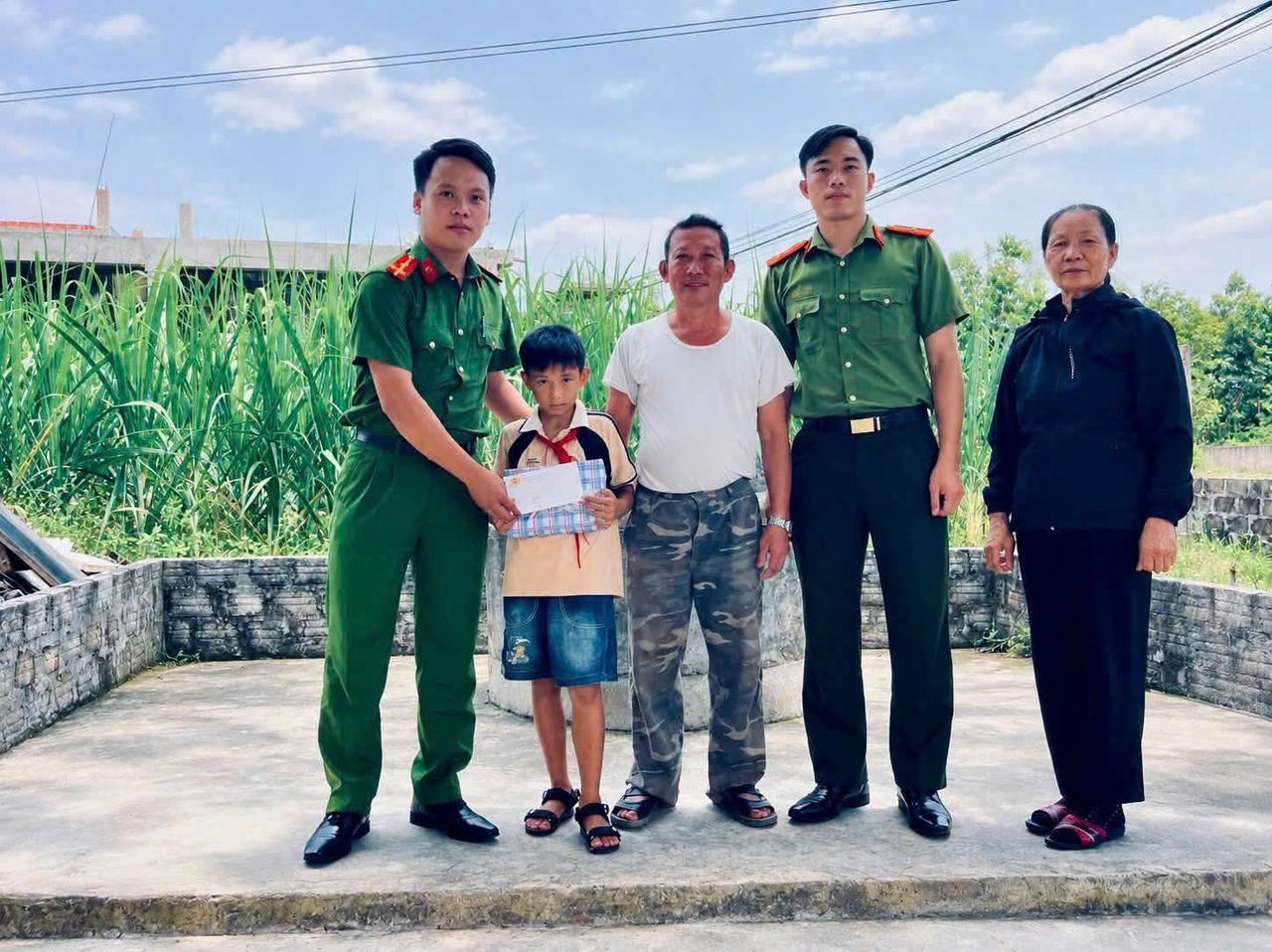 Khi Công an cấp xã trở thành điểm tựa giải quyết việc dân cần