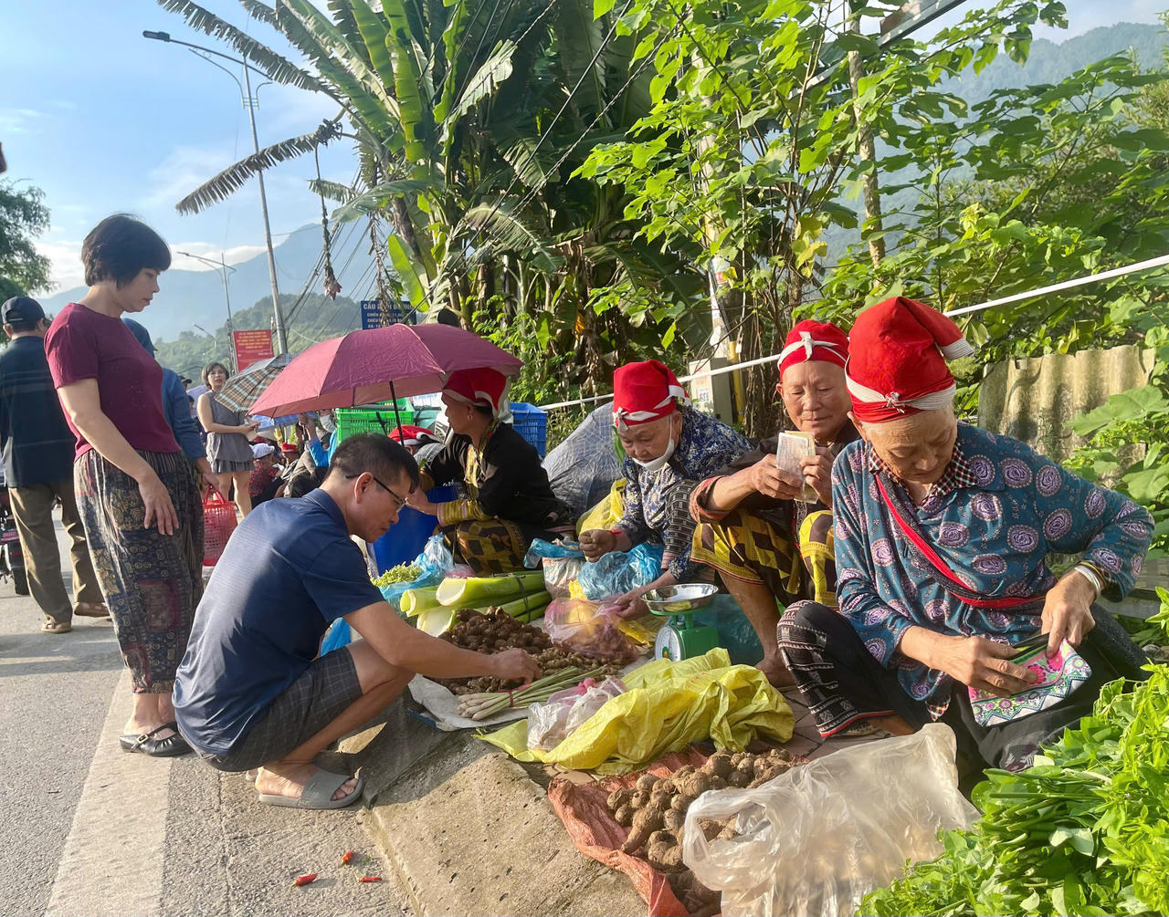 Hợp Thành có cộng đồng các dân tộc Tày, Giáy, Xa Phó, Dao, ... cùng sinh sống, với nhiều giá trị văn hóa đặc trưng (Ảnh: Minh Ngọc).