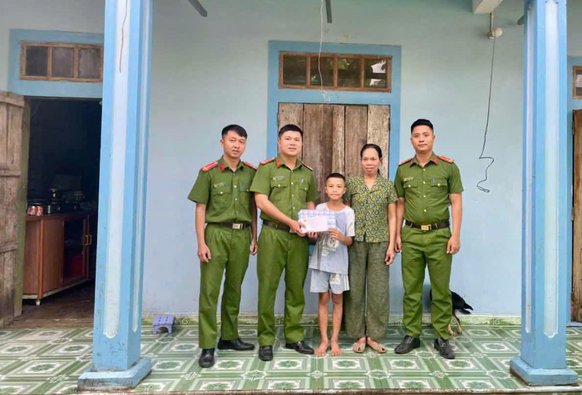Khi Công an cấp xã trở thành điểm tựa giải quyết việc dân cần