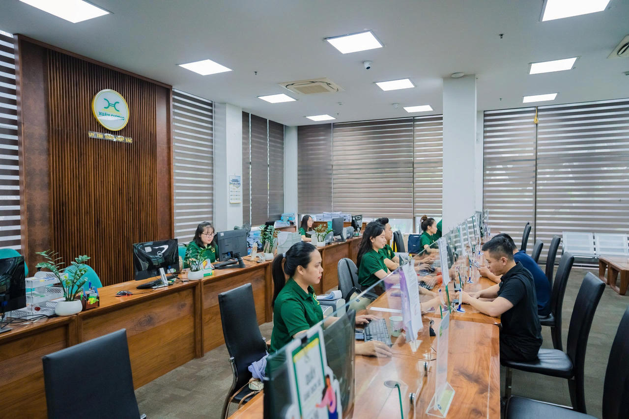 Nhân sự văn phòng của Xuân Cương. Ảnh: XC