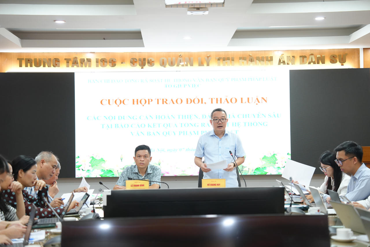Cục trưởng Cục Kiểm tra văn bản và Tổ chức thi hành pháp luật Hồ Quang Huy phát biểu khai mạc.