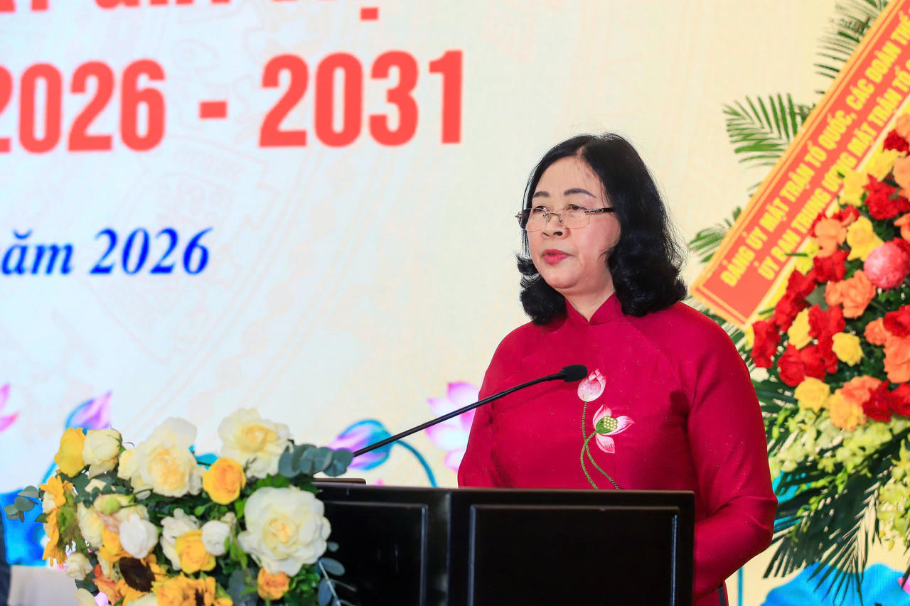 Bà Bùi Thị Minh Hoài, Ủy viên Bộ Chính trị, Bí thư Trung ương Đảng, Chủ tịch Ủy ban Trung ương MTTQ Việt Nam phát biểu chỉ đạo tại Đại hội.