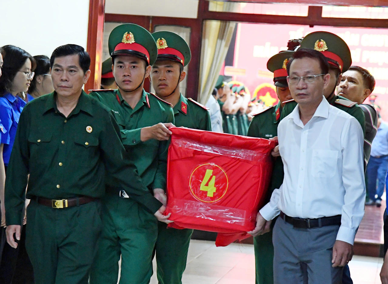 Quảng Ngãi bàn giao 2.219 mẫu sinh phẩm hài cốt liệt sĩ phục vụ giám định ADN 