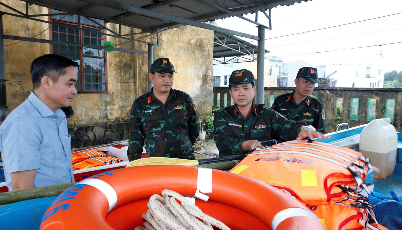 Mưa lớn tại Đà Nẵng, quân đội bố trí lực lượng, phương tiện ứng trực các khu vực xung yếu