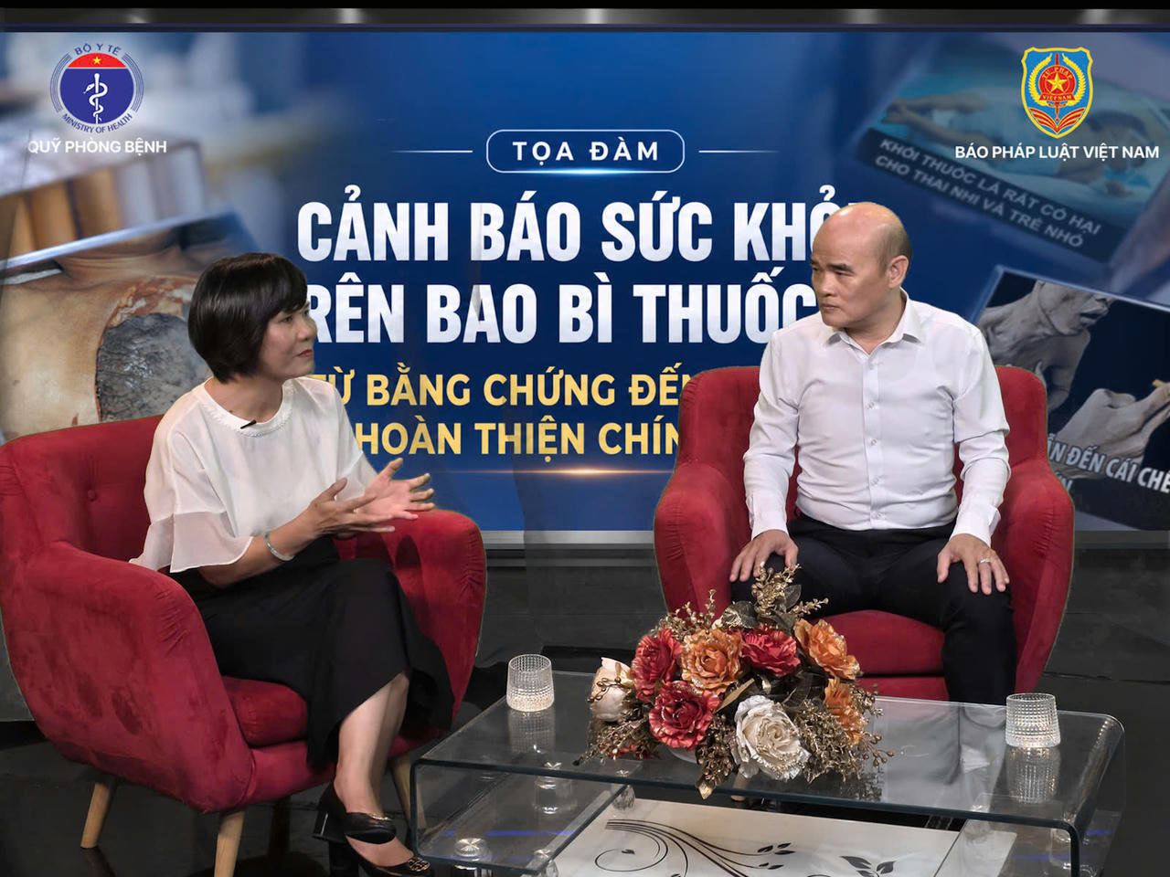 TS. Nguyễn Huy Quang và PGS.TS Lê Thị Thanh Hương trao đổi tại Tọa đàm.