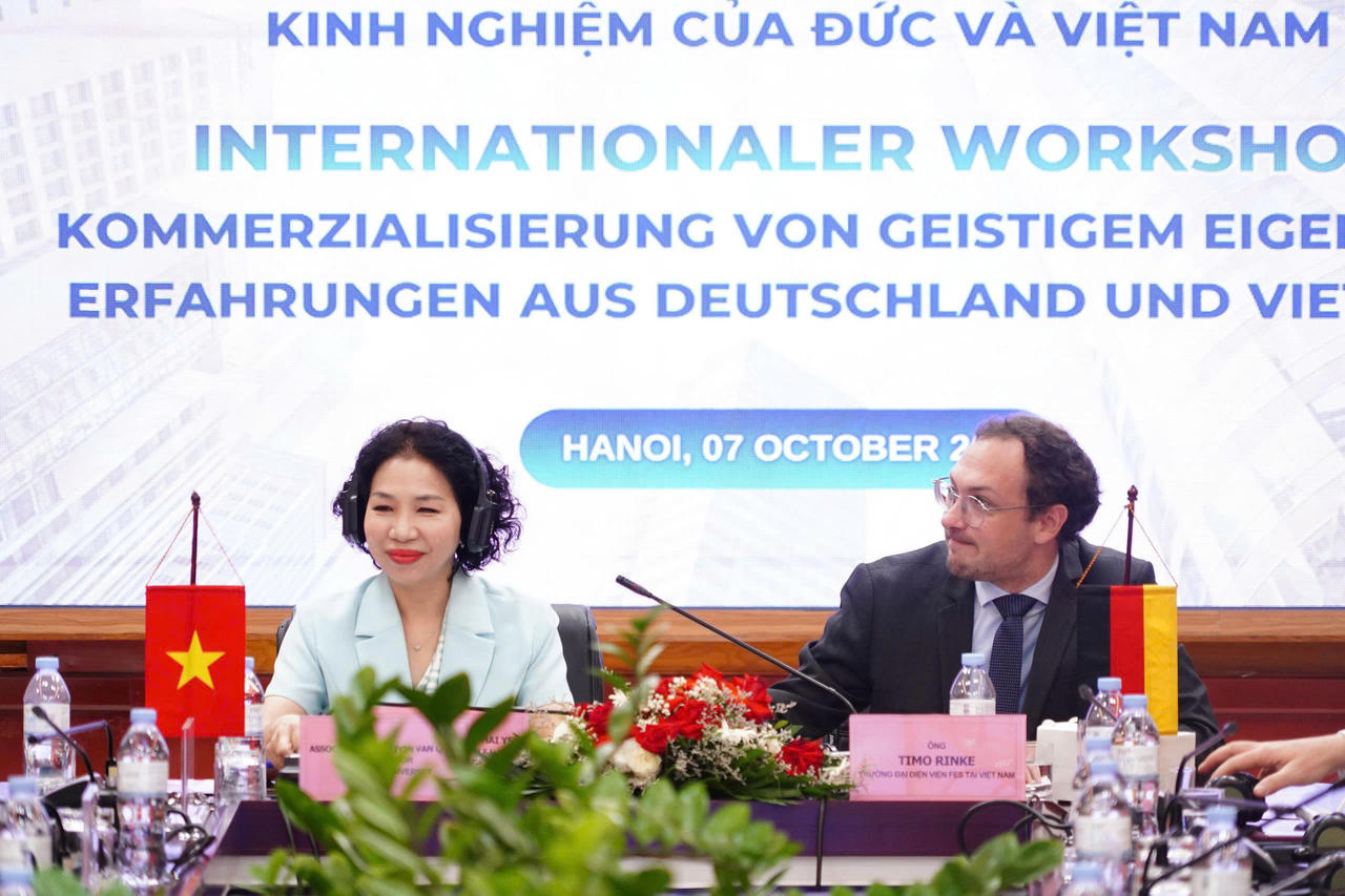 PGS.TS. Vũ Thị Hải Yến - Phó Trưởng khoa Khoa Pháp luật dân sự và ông Timo Rinke – Trưởng Đại diện Viện FES tại Việt Nam chủ trì hội thảo.