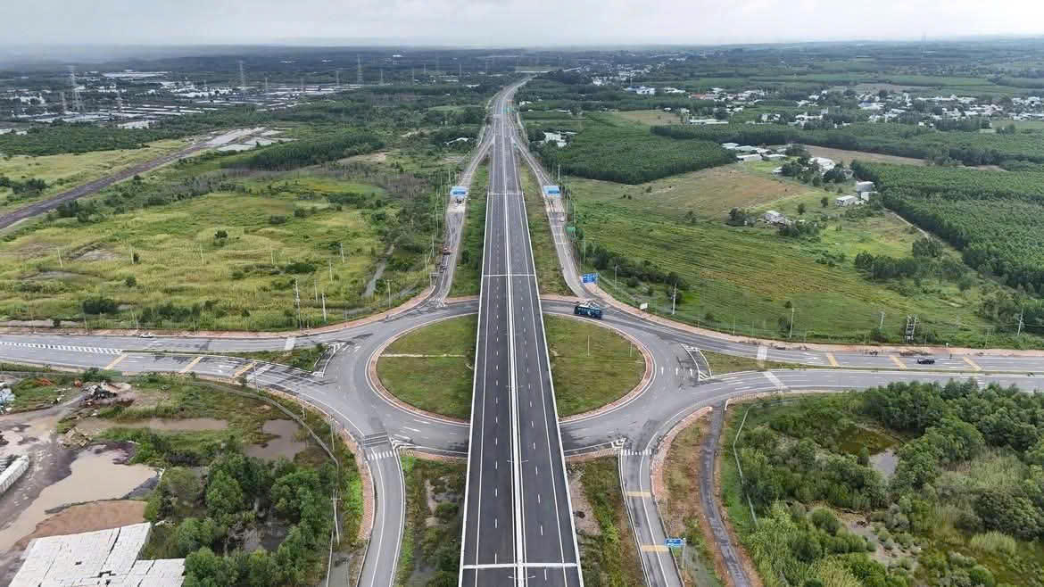 Cao tốc Bến Lức – Long Thành thông xe toàn tuyến, mở rộng kết nối liên vùng và tạo thêm động lực phát triển cho bất động sản cửa ngõ phía Tây TP.HCM.