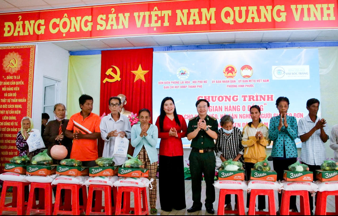 'Gian hàng 0 đồng' mừng lễ Sen Đolta của đồng bào Khmer