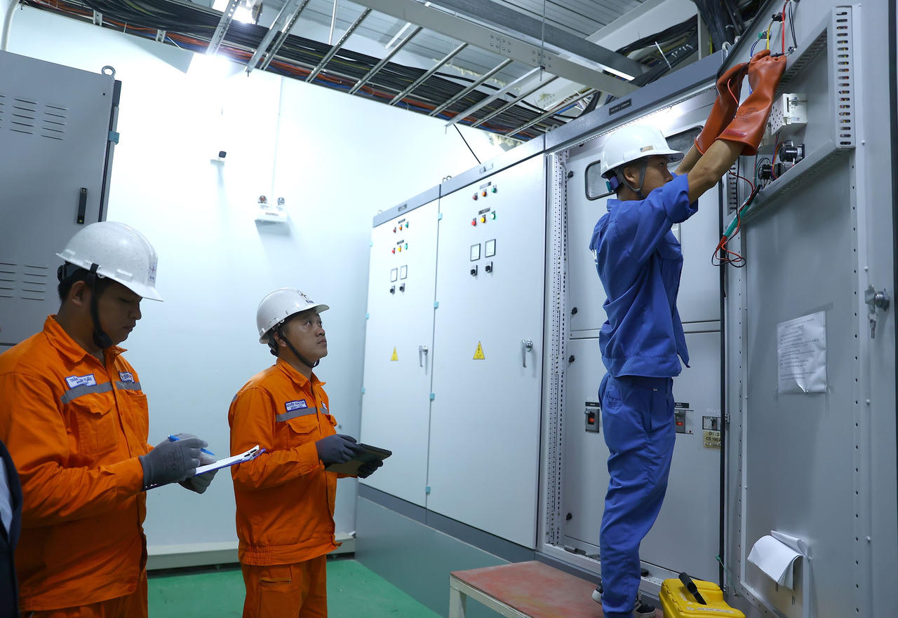 Đơn vị luôn phối hợp chặt chẽ với các chủ đầu tư, doanh nghiệp trong quá trình cung cấp điện. Ảnh: EVNSPC