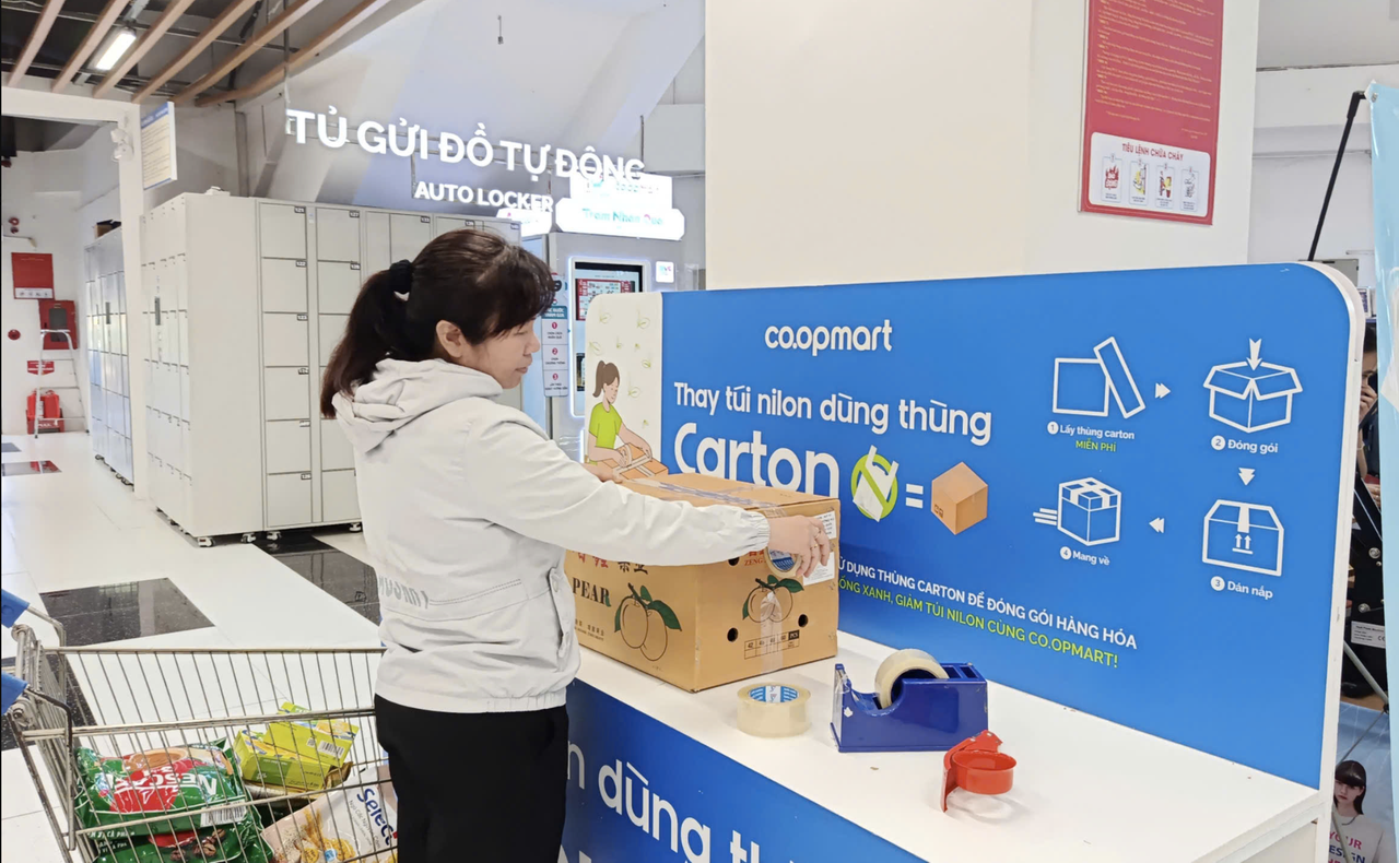 Saigon Co.op tiếp tục tạo thêm quyền lợi để khuyến khích khách hàng hạn chế túi nilon. Ảnh: Saigon Co.op