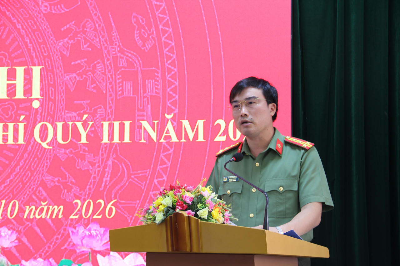 Đại tá Hoàng Gia Định phát biểu tại Hội nghị. Ảnh: Minh Hữu