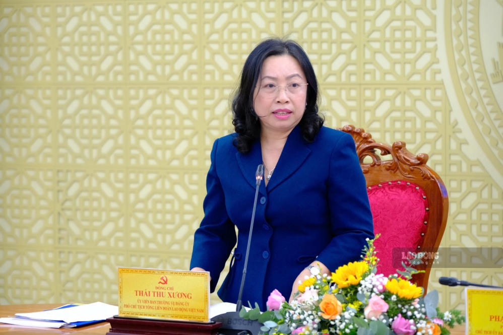Bà Thái Thu Xương, Ủy viên Ban Thường vụ Đảng ủy, Phó Chủ tịch Tổng Liên đoàn Lao động Việt Nam phát biểu tại buổi làm việc, sáng 8.10. Ảnh: Phạm Duy 