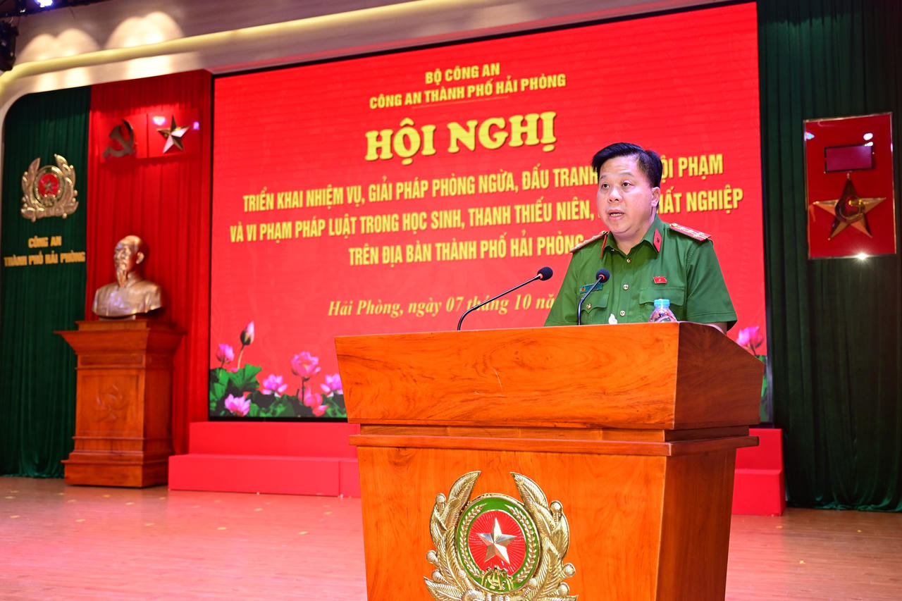 Đại tá Bùi Trung Thành - Phó Giám đốc, Thủ trưởng Cơ quan CSĐT CATP phát biểu tại Hội nghị (Ảnh CATP)