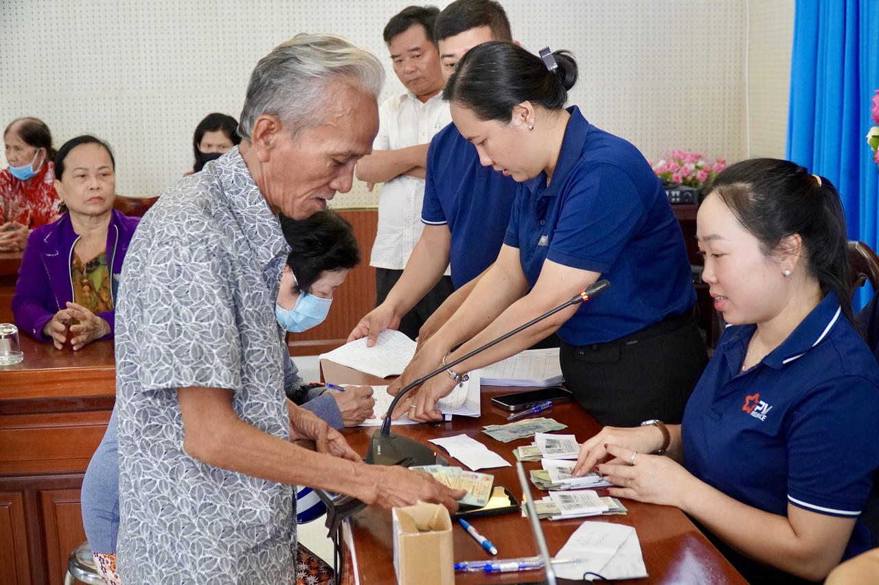 BHXH Đồng Tháp tập trung hoàn trả tiền BHYT cho người dân vùng An toàn khu