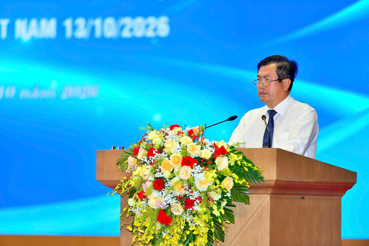 Ông Nguyễn Huy Long, Chủ tịch Hiệp hội Doanh nghiệp tỉnh Lào Cai phát biểu tại hội nghị (Ảnh: Nguyễn Hải).