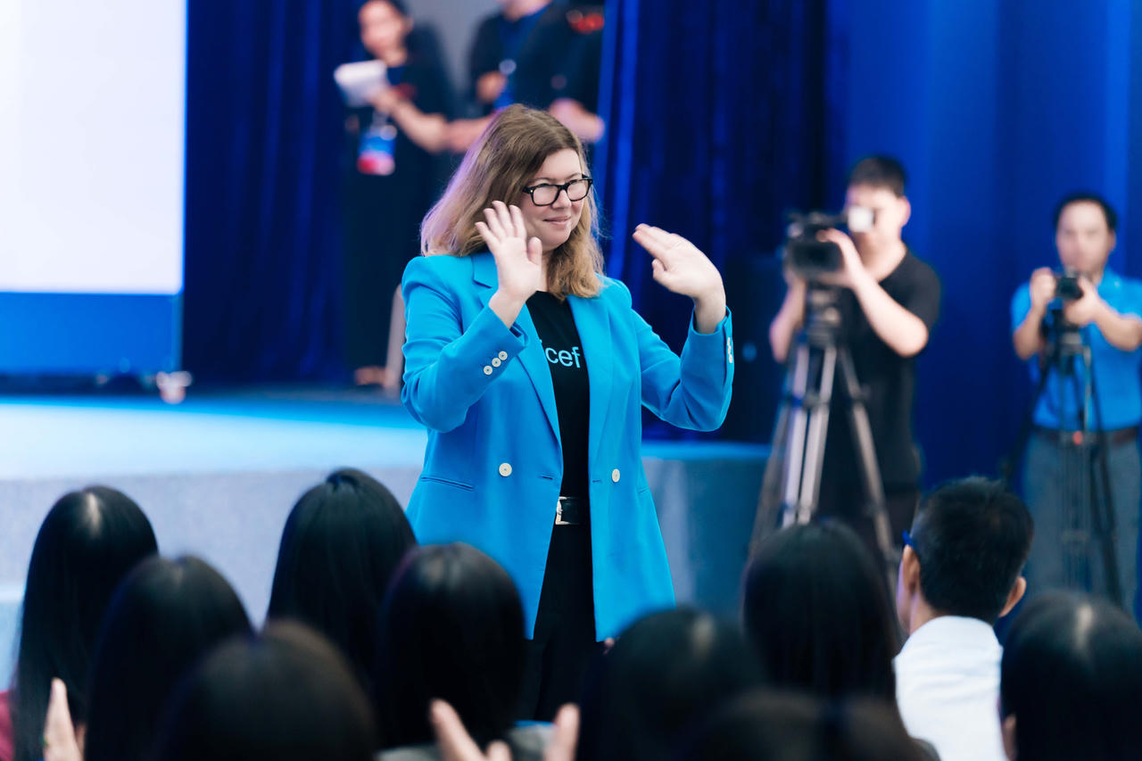 Bà Silvia Danailov trưởng đại diện UNICEF tại Việt Nam .
