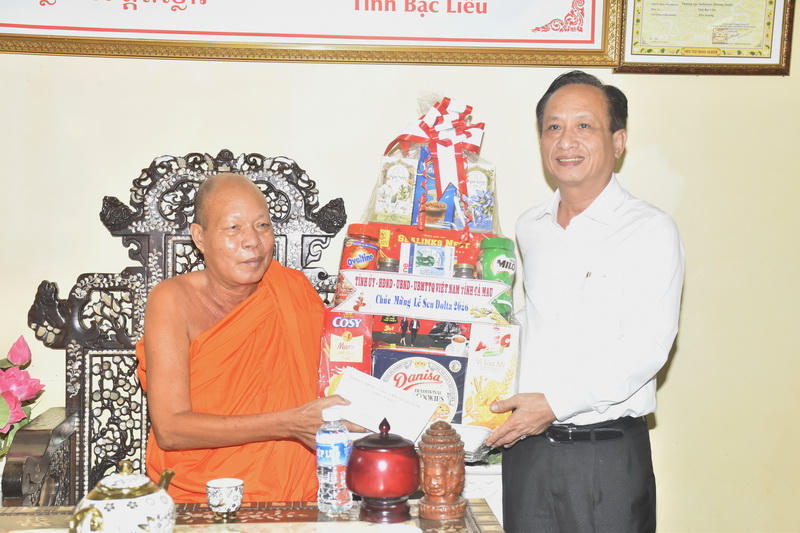Lãnh đạo Cà Mau thăm, chúc mừng đồng bào Khmer dịp Lễ Sen Dolta