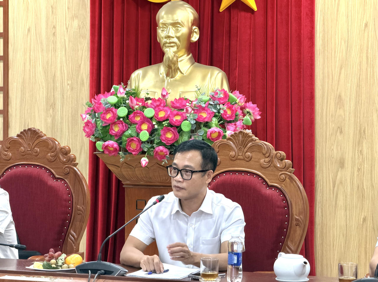 Ông Trần Ngọc Hà - Phó Tổng Biên tập, Chủ tịch Liên Chi hội Nhà báo Báo Pháp luật Việt Nam phát biểu tại buổi sinh hoạt.