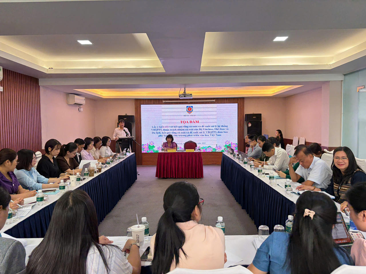 Rà soát, hoàn thiện hệ thống văn bản quy phạm pháp luật về văn hóa, thể thao và du lịch, tạo hành lang cho phát triển