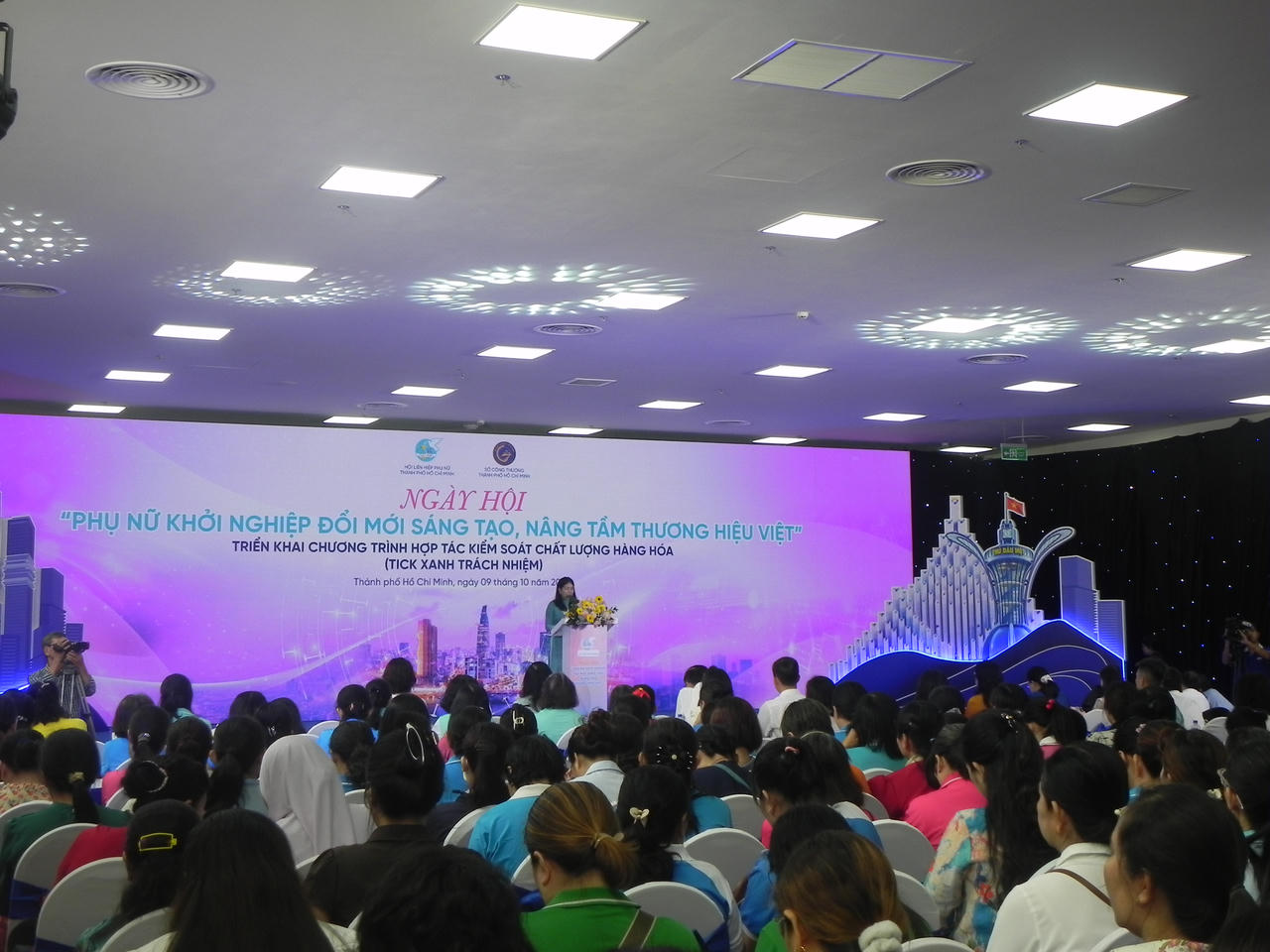 Phó Chủ tịch Hội Liên hiệp Phụ nữ Thành phố Hồ Chí Minh Nguyễn Thị Ngọc Linh phát biểu tại chương trình.