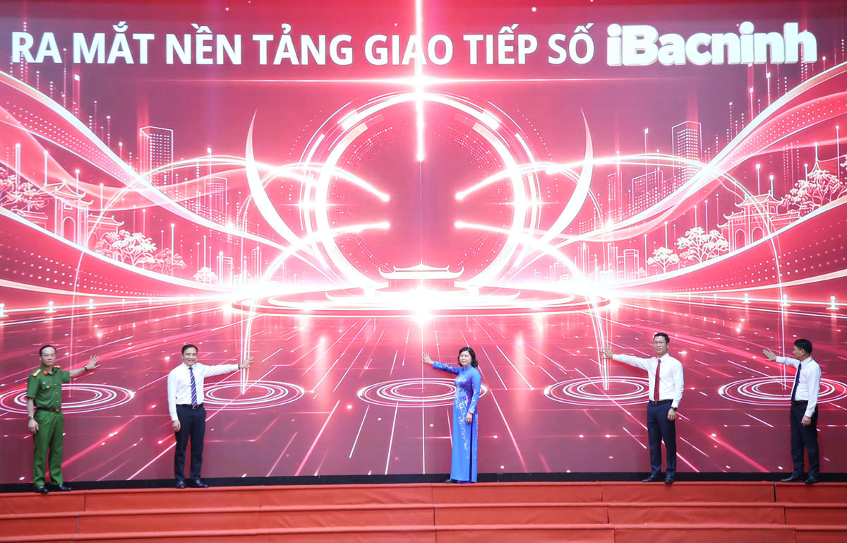 Thành phố Bắc Ninh chính thức ra mắt nền tảng giao tiếp số giữa chính quyền với người dân và doanh nghiệp iBacninh. (Ảnh: Cổng TTĐT Bắc Ninh)