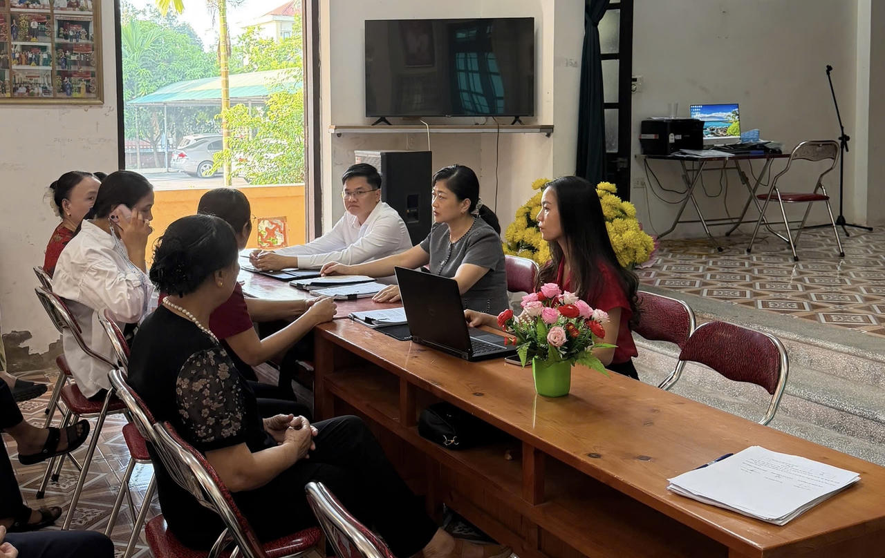 Với 14 trường hợp được tư vấn, hướng dẫn trong ngày 8/10/2026, buổi hỗ trợ của Tổ công tác số 03 là một hoạt động thiết thực trong triển khai các nhiệm vụ đột phá của Sở Tư pháp tỉnh Hưng Yên. (Trung tâm Truyền thông số, Sở Tư pháp Hưng Yên)