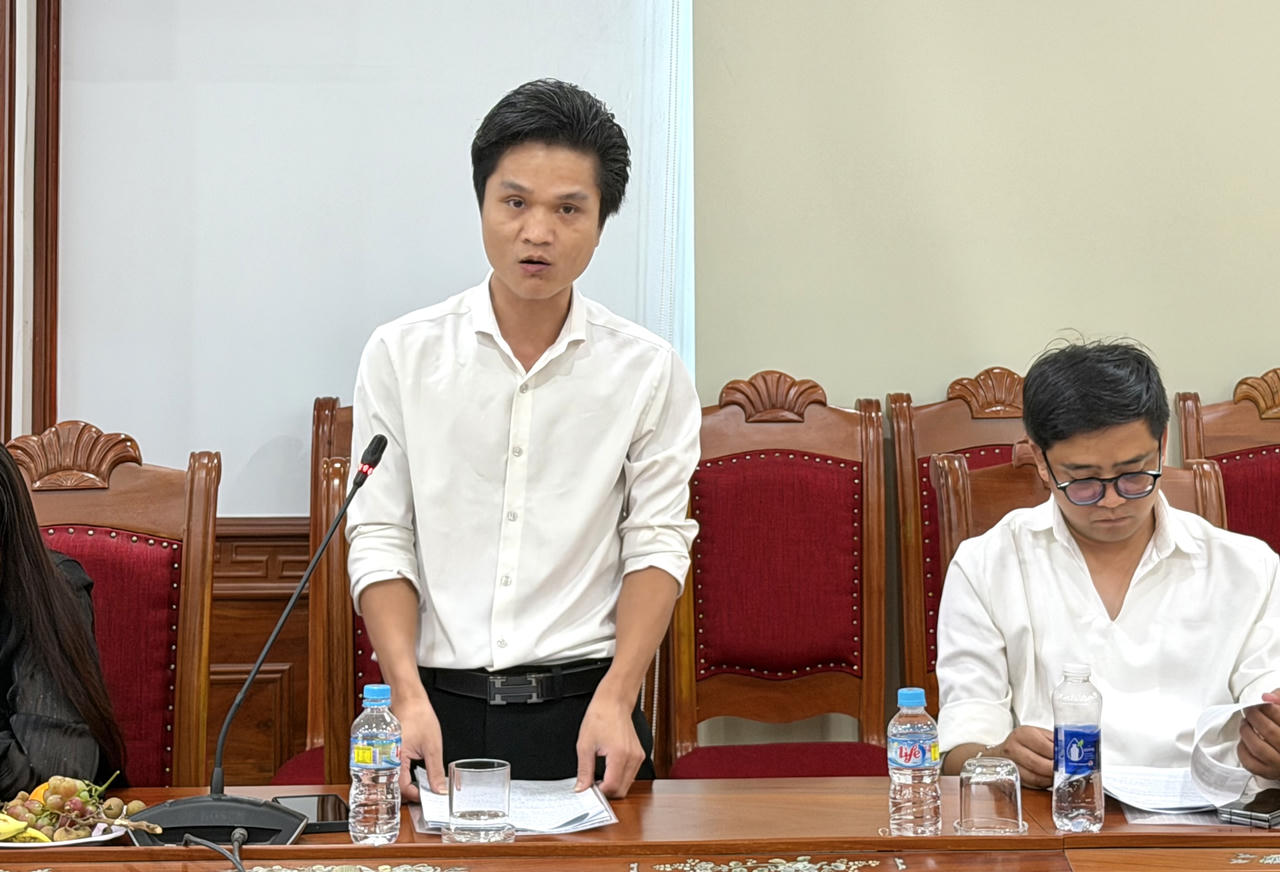 Ông Nguyễn Văn Tự, đại diện Chi bộ VPĐD tại Gia Lai trình bày tham luận về đạo đức người làm báo, trách nhiệm nêu gương, kỷ luật phát ngôn và ứng xử trên không gian mạng.