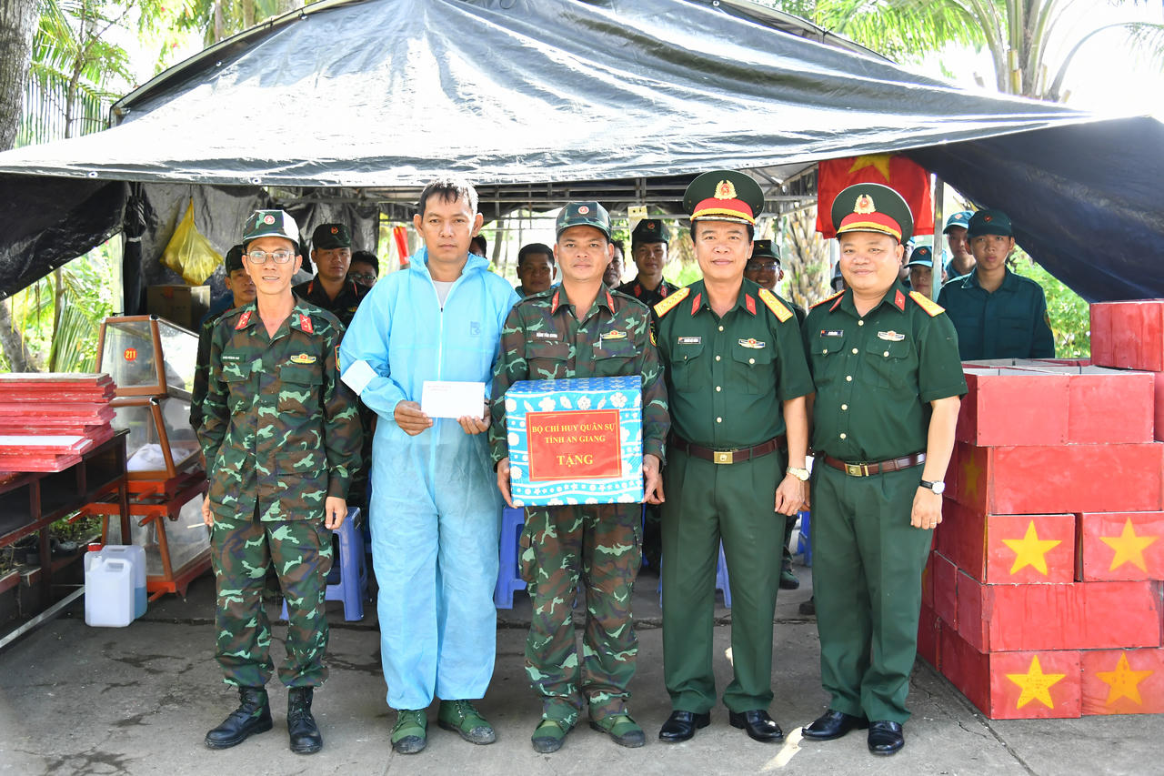 An Giang: Vượt tiến độ với khối lượng lấy mẫu sinh phẩm hài cốt liệt sĩ lớn nhất Quân khu 9