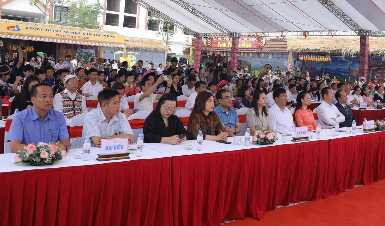 Các đại biểu tham dự buổi lễ (Ảnh: CTV).
