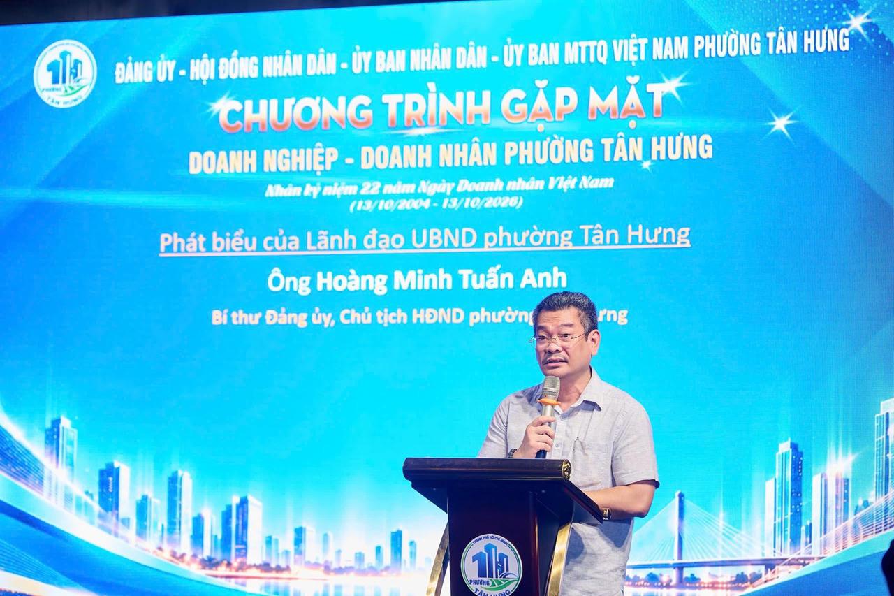 Ông Hoàng Minh Tuấn Anh – Bí thư Đảng ủy, Chủ tịch HĐND phường Tân Hưng phát biểu chúc mừng