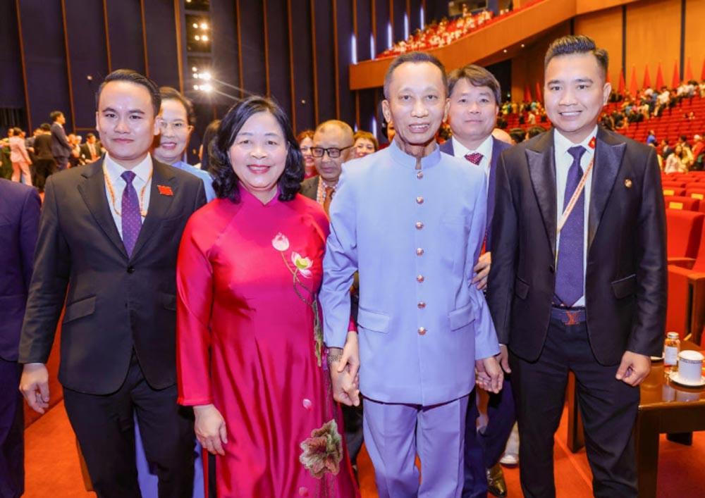 Chủ tịch Ủy ban Trung ương Mặt trận Tổ quốc Việt Nam Bùi Thị Minh Hoài, Gioan Baotixita Lê Đức Thịnh và các đại biểu tại Đại hội đại biểu toàn quốc Mặt trận Tổ quốc Việt Nam lần thứ XI, nhiệm kỳ 2026-2031, diễn ra từ ngày 11-13/5/2026 tại Hà Nội. Ảnh: Quang Vinh/VNN