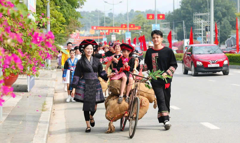 Tái hiện hình ảnh đẩy xe đạp thồ Điện Biên Phủ huyền thoại
