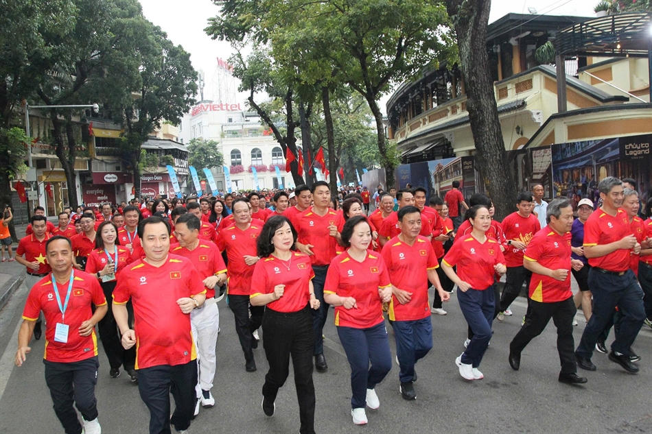Lễ phát động phong trào toàn dân tập luyện thể thao năm 2026 với chủ đề “Một quốc gia vận động - Vì một Việt Nam khỏe mạnh, hùng cường”, nhận được sự hưởng ứng nhiệt tình của các đại biểu tham dự Lễ. (Ảnh: Cục TDTT)