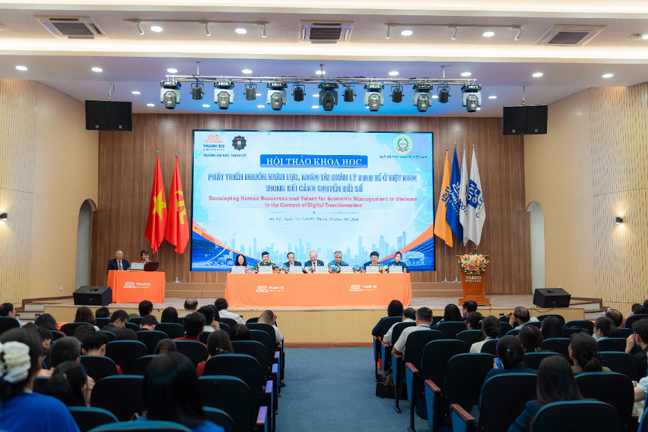 Toàn cảnh hội thảo khoa học “Phát triển nguồn nhân lực, nhân tài quản lý kinh tế ở Việt Nam trong bối cảnh chuyển đổi số”do Trường Đại học Thành Đô tổ chức. Ảnh: BTC.