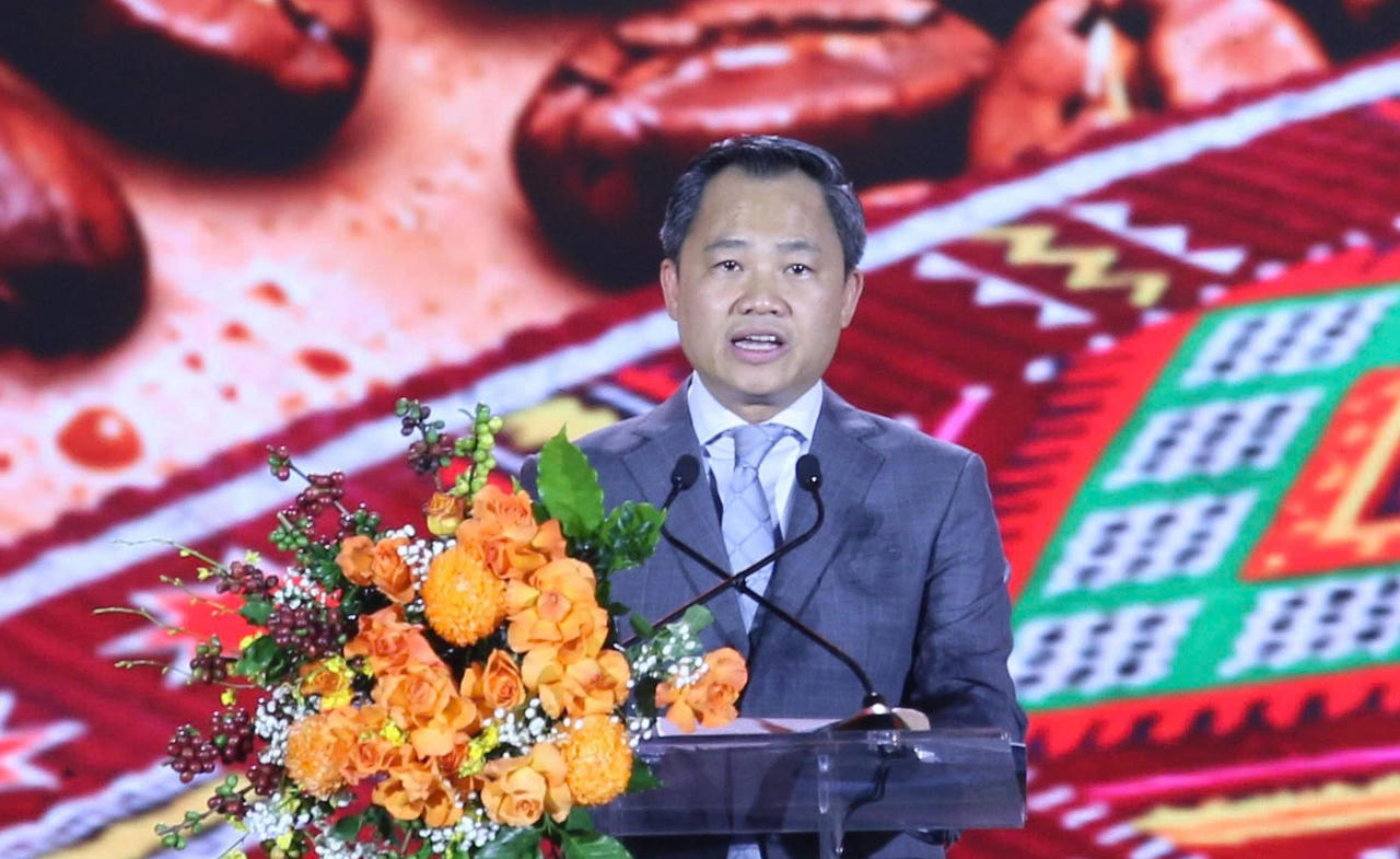 Ông Nguyễn Đình Việt - Chủ tịch UBND tỉnh Sơn La phát biểu chào mừng tại lễ khai mạc (Ảnh: PV).
