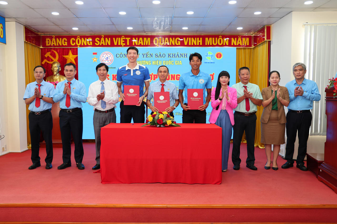 Công ty Yến sào Khánh Hòa tài trợ cho các đội bóng chuyền Khánh Hòa