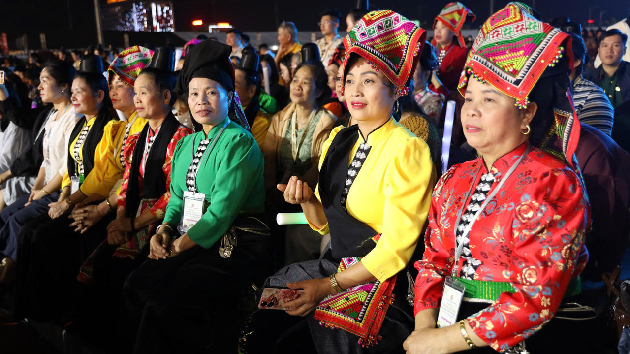 Đông đảo nhân dân đến tham dự (Ảnh: PV).