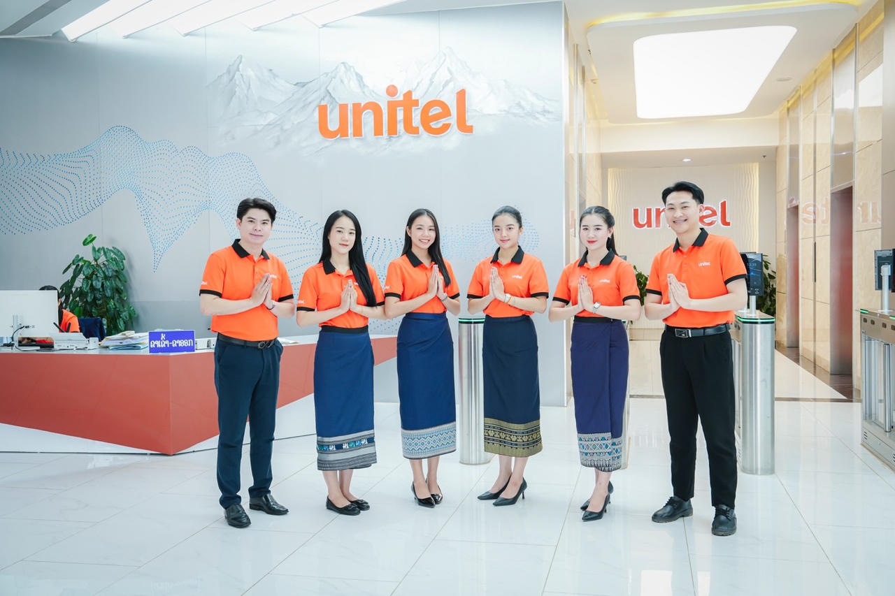 Cán bộ nhân viên Unitel tại trụ sở Lào.