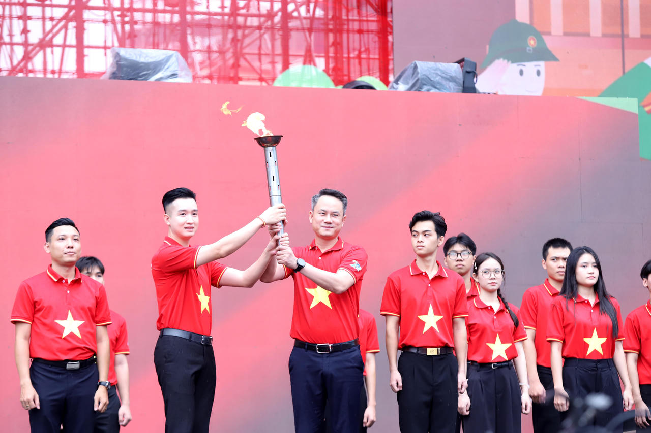 Ngọn lửa thiêng “Tôi yêu Tổ quốc tôi” viết tiếp hành trình yêu nước trong tim tuổi trẻ