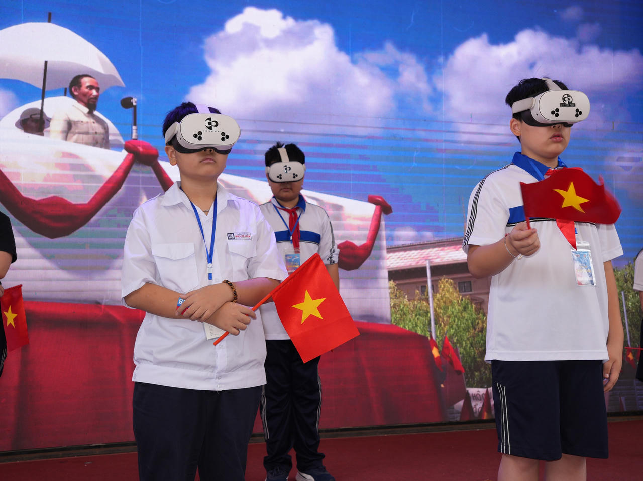 Khai mạc chương trình “Trở về thời khắc thiêng liêng”