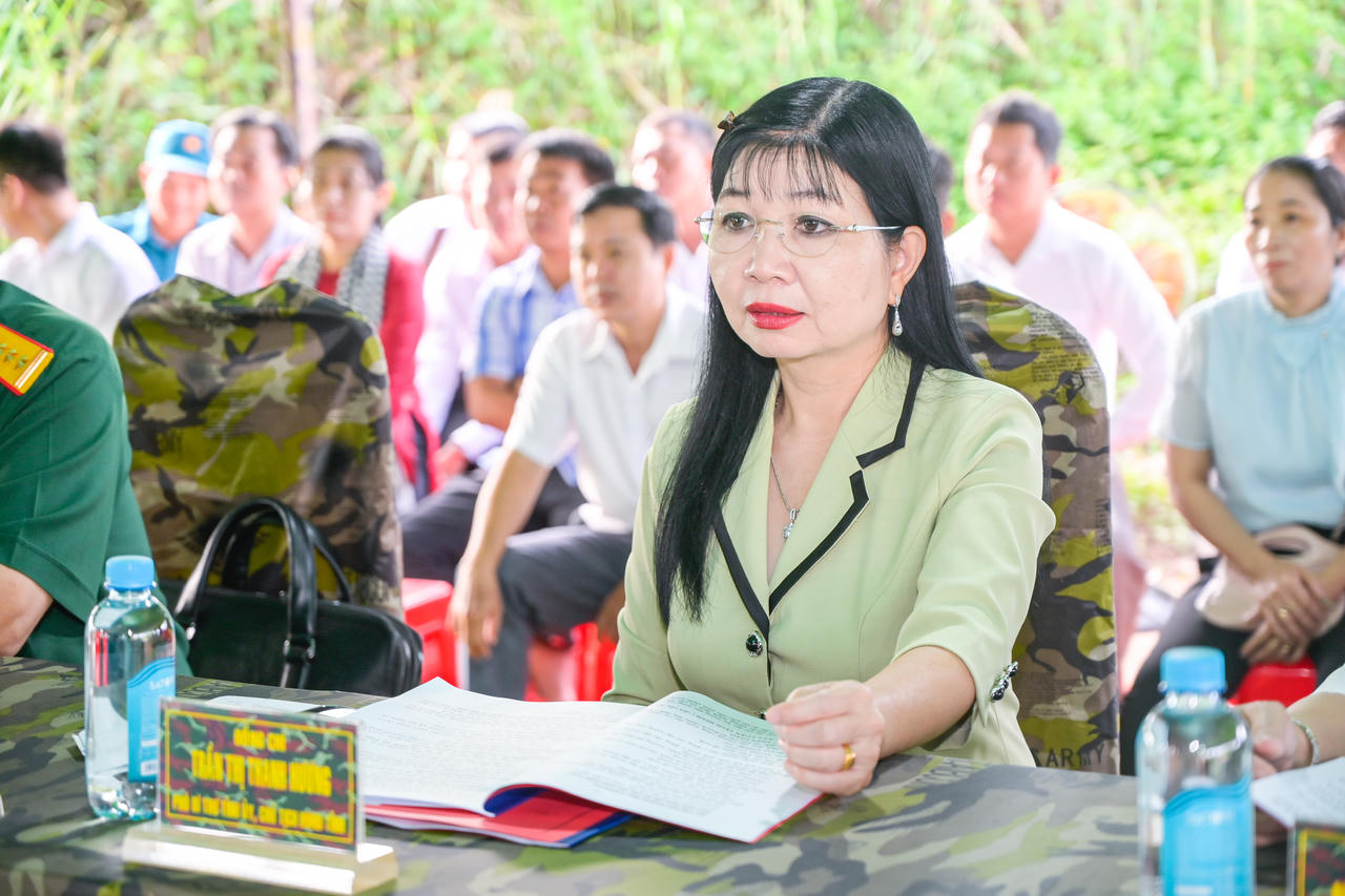 Bà Trần Thị Thanh Hương, Phó Bí thư Tỉnh ủy, Chủ tịch HĐND tỉnh dự diễn tập. Ảnh: Phương Vũ