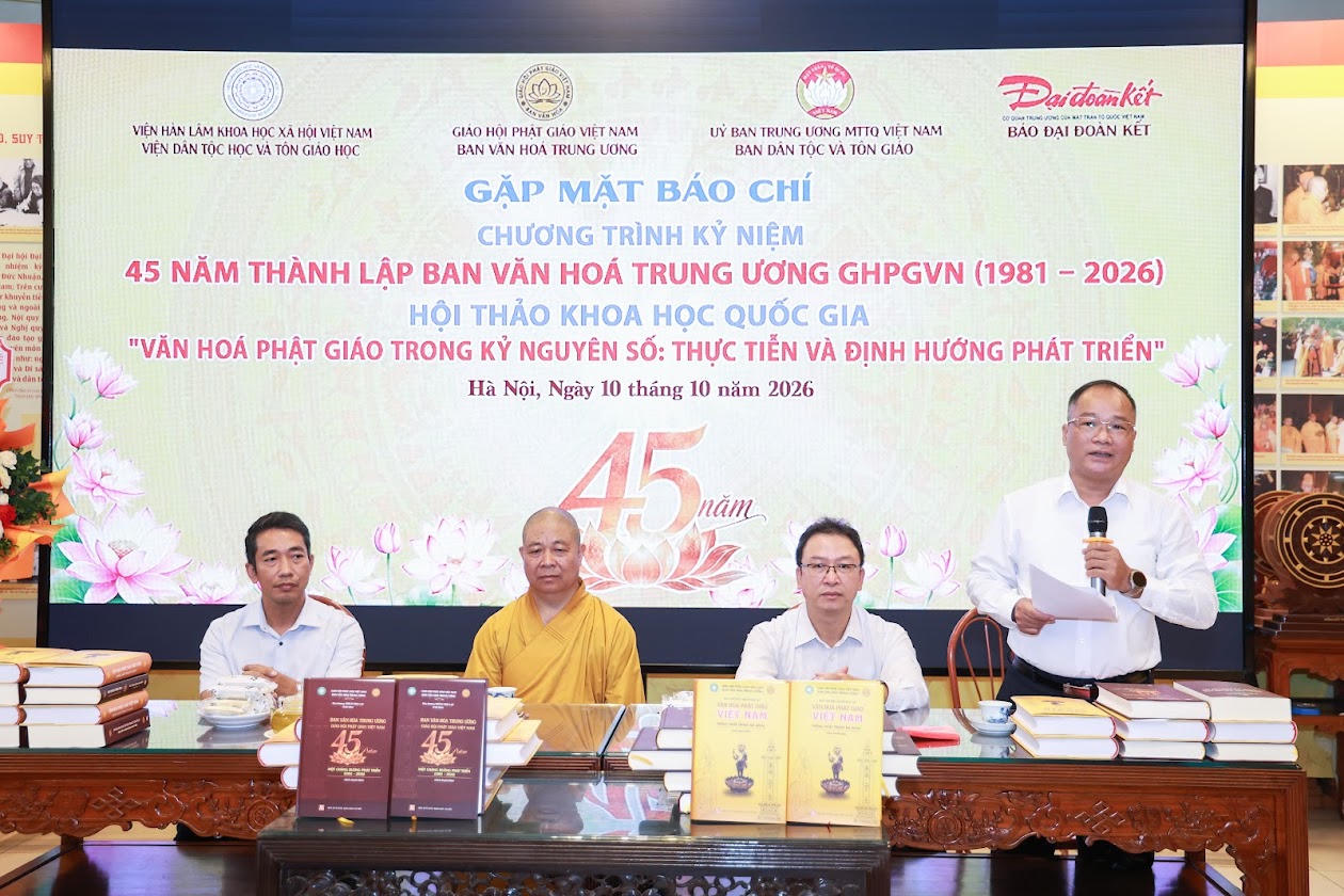 TS Nguyễn Đăng Khang, Phó Tổng Biên tập Báo Đại đoàn kết chia sẻ về Hội thảo khoa học cấp quốc gia với chủ đề “Văn hóa Phật giáo Việt Nam trong kỷ nguyên số: Thực tiễn và định hướng phát triển” (Ảnh: Quang Vinh).