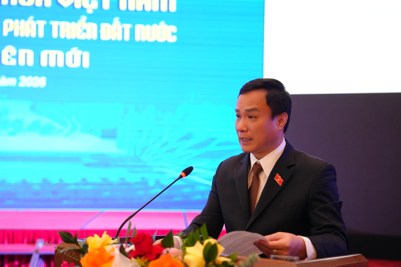 Phó Chủ nhiệm Ủy ban Văn hóa và Xã hội của Quốc hội Triệu Thế Hùng phát biểu khai mạc Hội thảo.