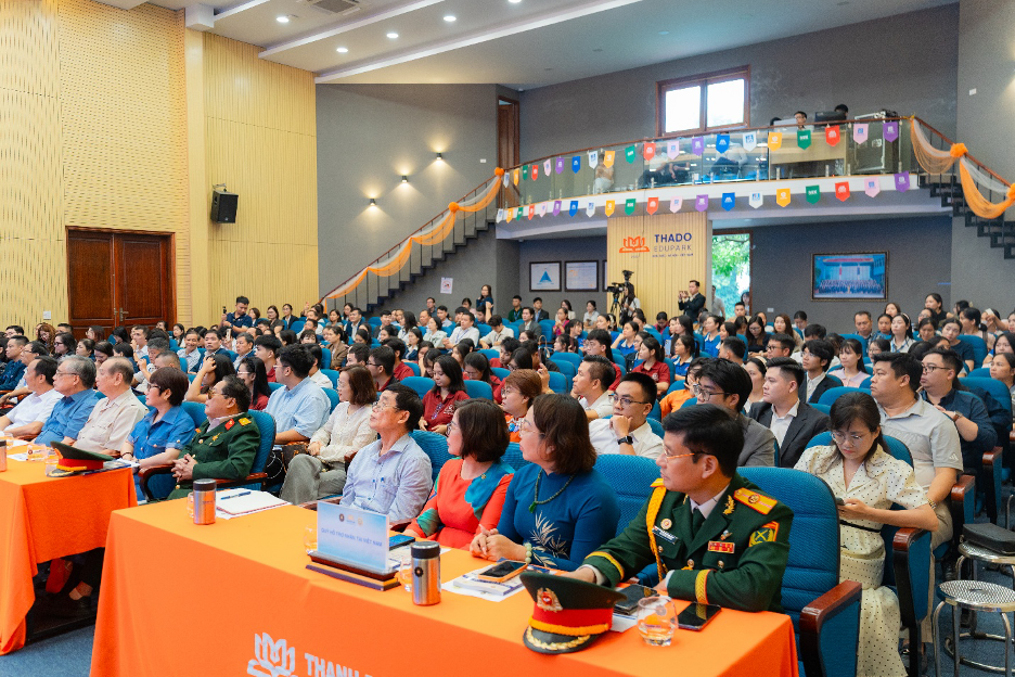 Các đại biểu tham dự hội thảo tại Hội trường The Koi, Trường Đại học Thành Đô. Ảnh: BTC.