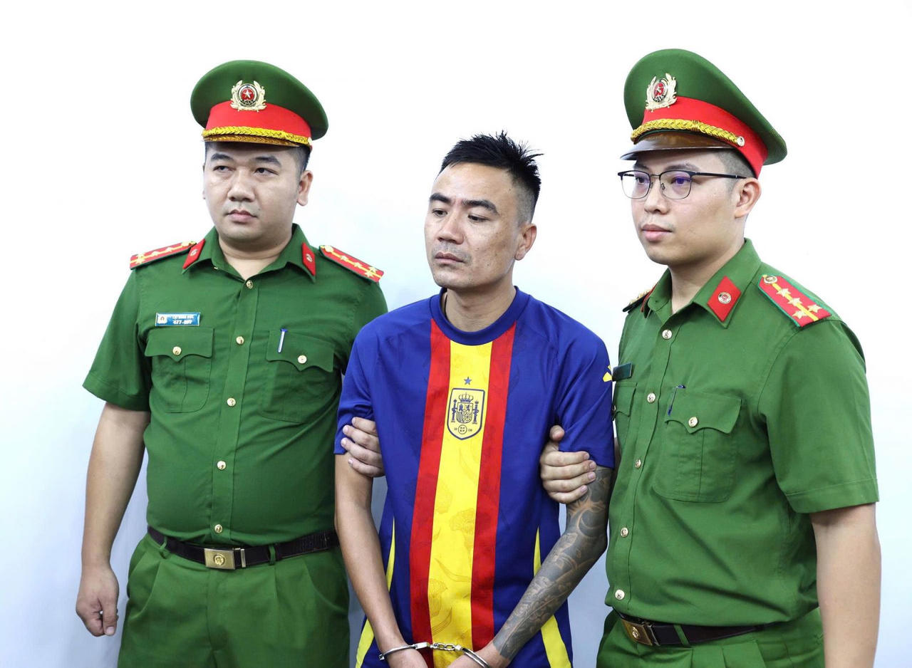 Livestream phản cảm ở Tràng An, Thắng "Ật" bị khởi tố, bắt tạm giam