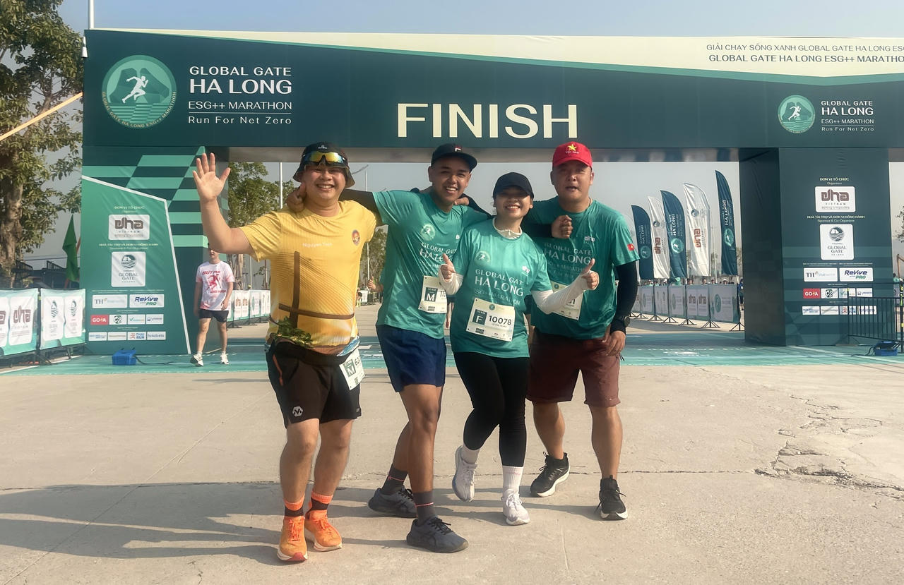 Các vận động viên tham gia tranh tài ở ba cự ly 21km, 10km và 3km. Trong đó, hai cự ly 21km và 10km tạo điều kiện để vận động viên chuyên nghiệp và người chạy phong trào thử sức, hướng tới cải thiện thành tích cá nhân. (Ảnh: Đức Dương)